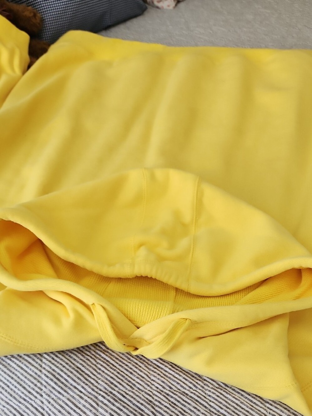 Oregon Men's Yellow Hoodie Sweatshirt with Logo - Picture 4 of 6